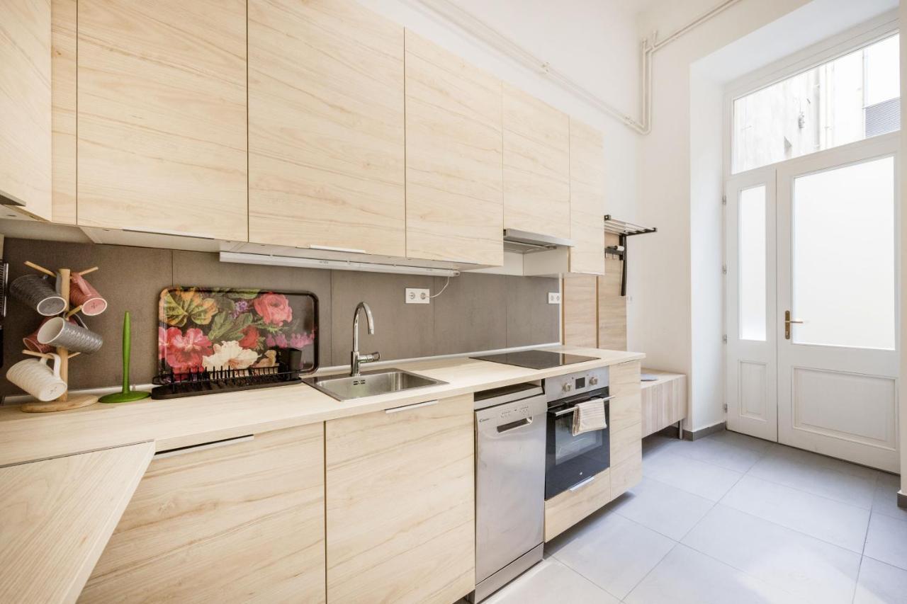 Elegant Apartment In Super Central Location ブダペスト エクステリア 写真