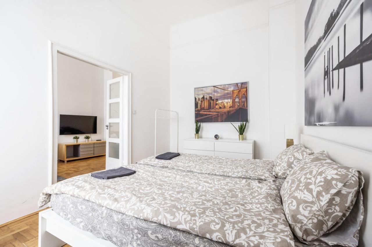 Elegant Apartment In Super Central Location ブダペスト エクステリア 写真